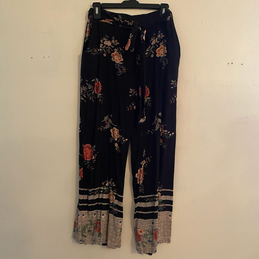 Angie Wide Leg Patterned Gaucho Style Pants
